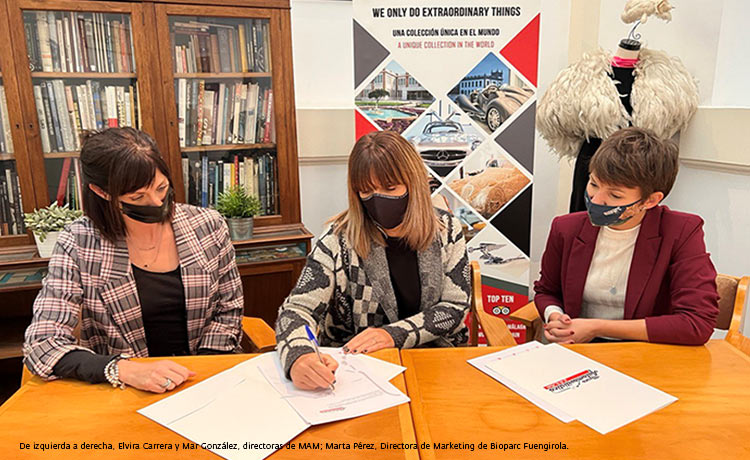 de izquierda a derecha, Elvira Carrera y Mar González, directoras de MAM; Marta Pérez, Directora de Marketing de Bioparc Fuengirola.